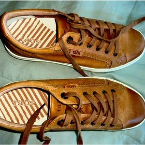 Gorgeous like new Taos sneakers in MINT condition.